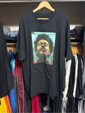 The Weeknd Weekend XO After Hours Album World Tour 2022 Shirt Drink Blood 2XL